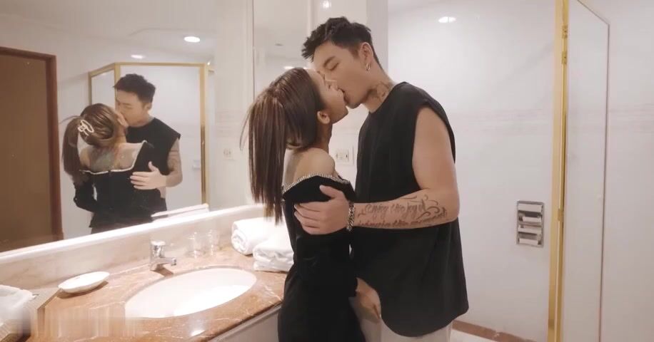 Đi nhà nghỉ vs Bạn Thân, Gạ nó tắm chung mình dây Bú liếm cu Ko lông vú to
